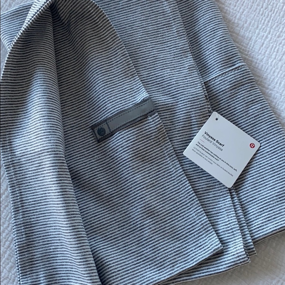 NWT Vinyasa Scarf
